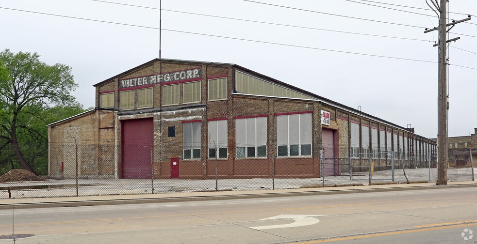 2217 S 1st St, Milwaukee, WI for lease - Building Photo - Image 2 of 3