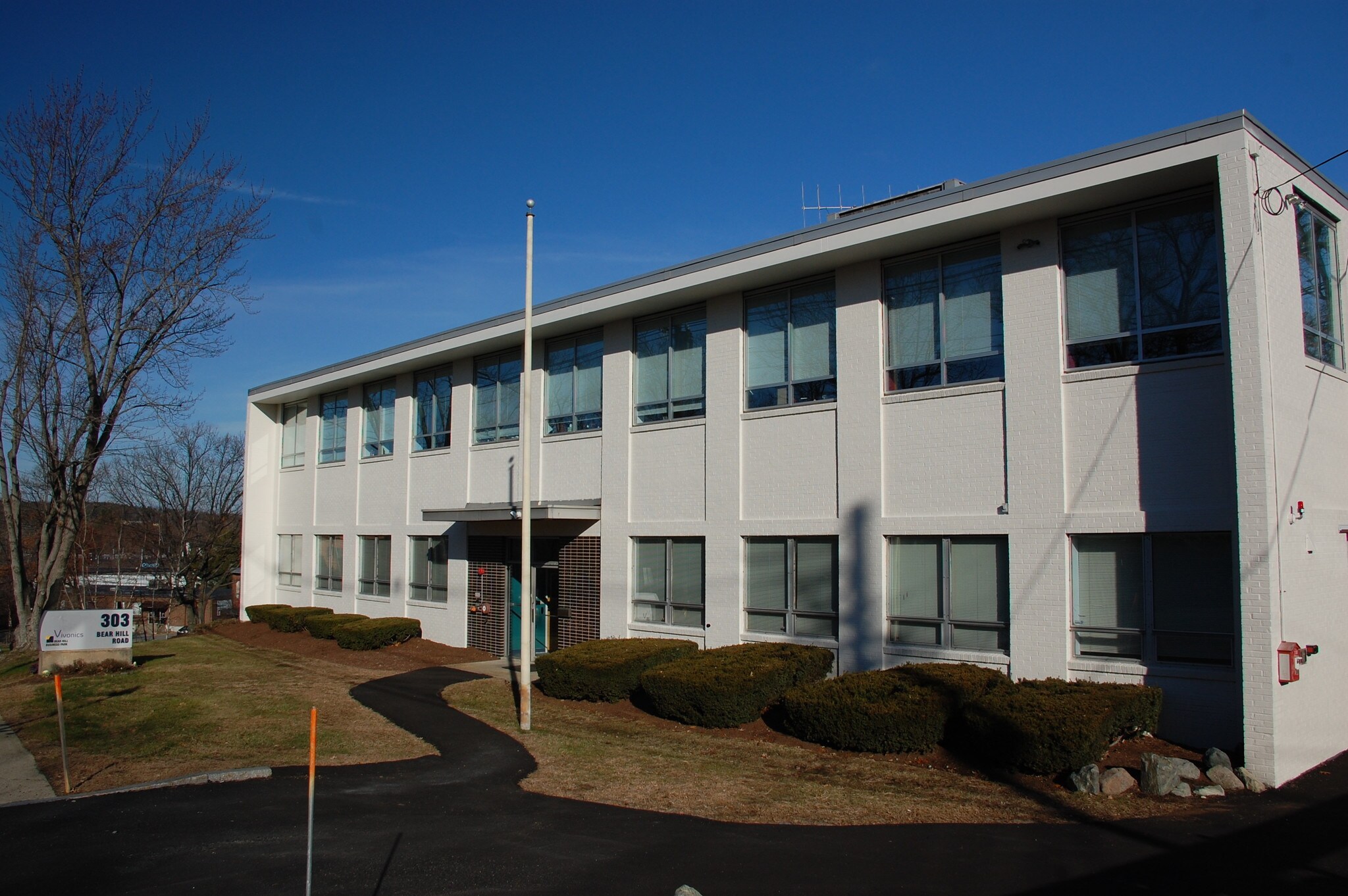 301-303 Bear Hill Rd, Waltham, MA for sale Primary Photo- Image 1 of 1