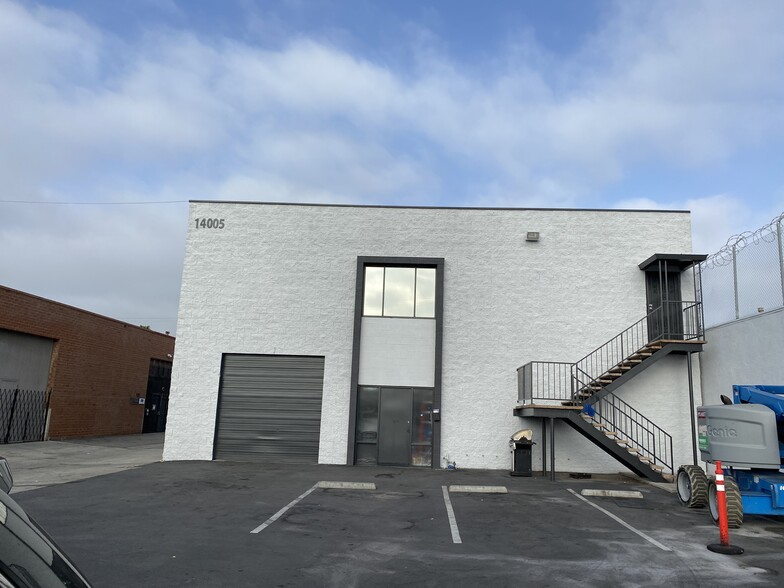 14005-14009 Crenshaw Blvd, Hawthorne, CA for lease - Building Photo - Image 2 of 5