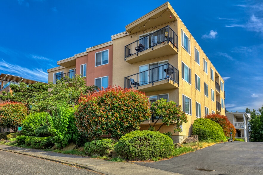 1925 Eastlake Ave E, Seattle, WA for sale - Building Photo - Image 2 of 6