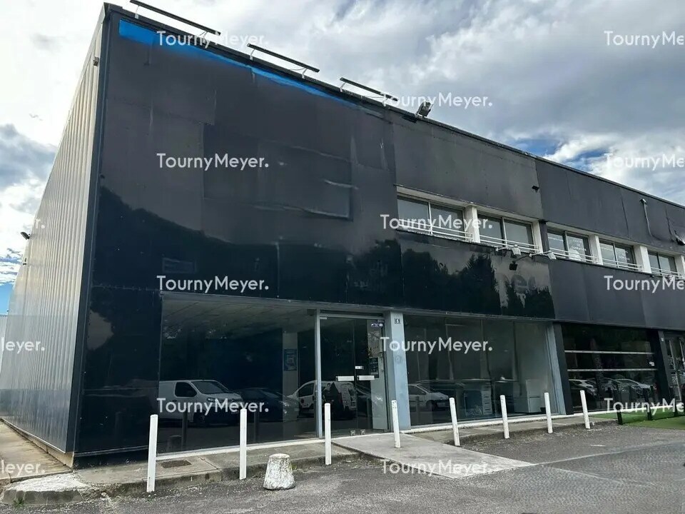 Retail in Lattes for lease Building Photo- Image 1 of 3