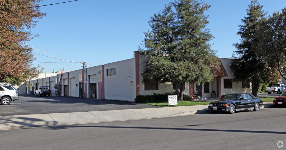 9600 Cozycroft Ave, Chatsworth, CA for lease - Primary Photo - Image 1 of 5