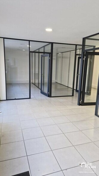 Retail in Guérande for lease - Interior Photo - Image 2 of 6