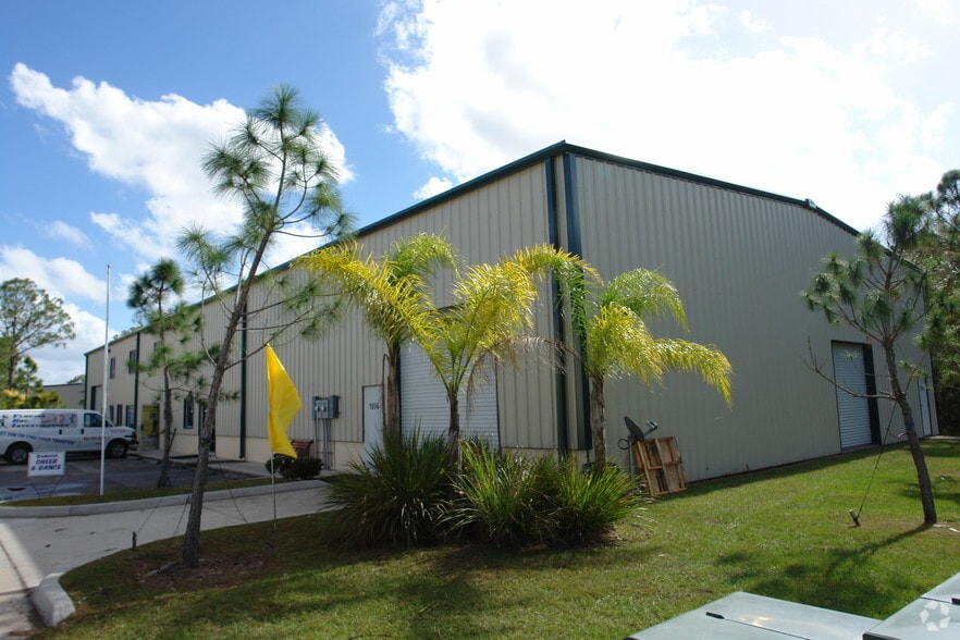 1944-1962 60th Pl E, Bradenton, FL for lease - Primary Photo - Image 1 of 5