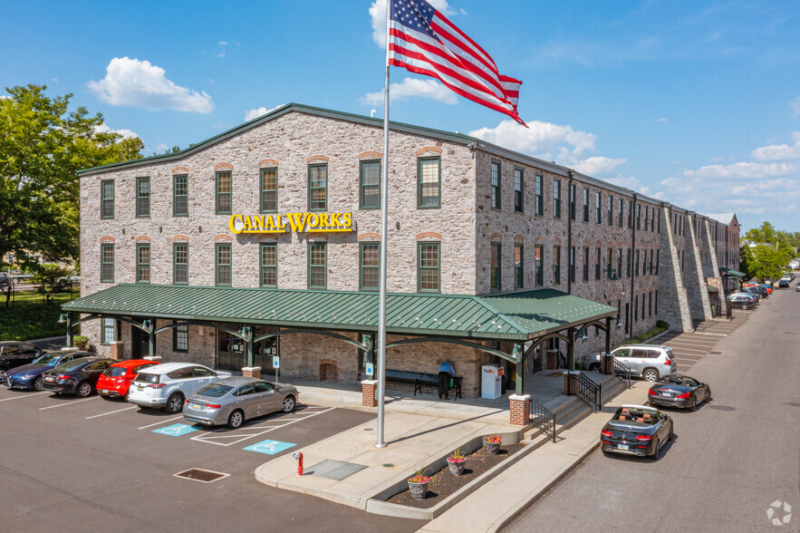 10 Canal St, Bristol, PA for lease - Building Photo - Image 1 of 5