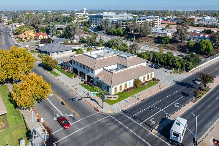 321 W Yosemite Ave, Madera, CA for sale - Aerial - Image 3 of 4