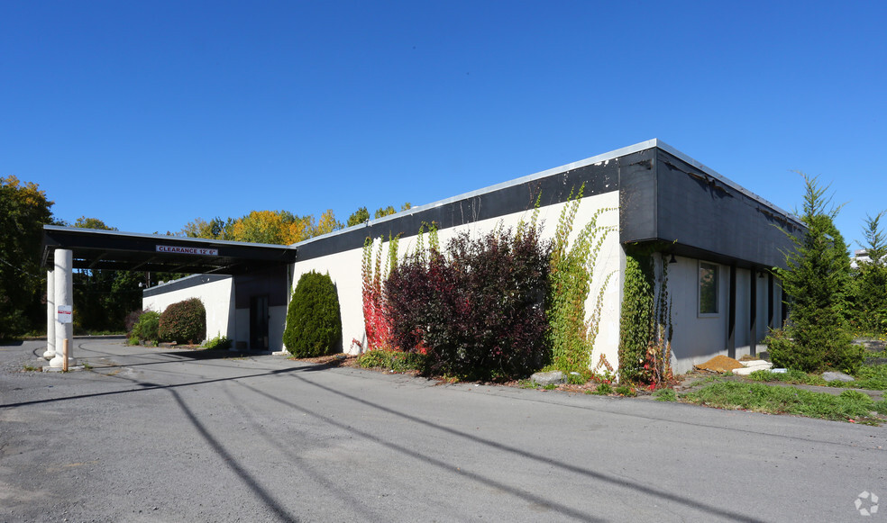 3705 Brewerton Rd, Syracuse, NY for lease - Primary Photo - Image 1 of 7