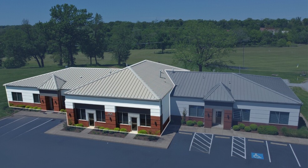 5501 Pinnacle Point Dr, Rogers, AR for lease - Building Photo - Image 1 of 12