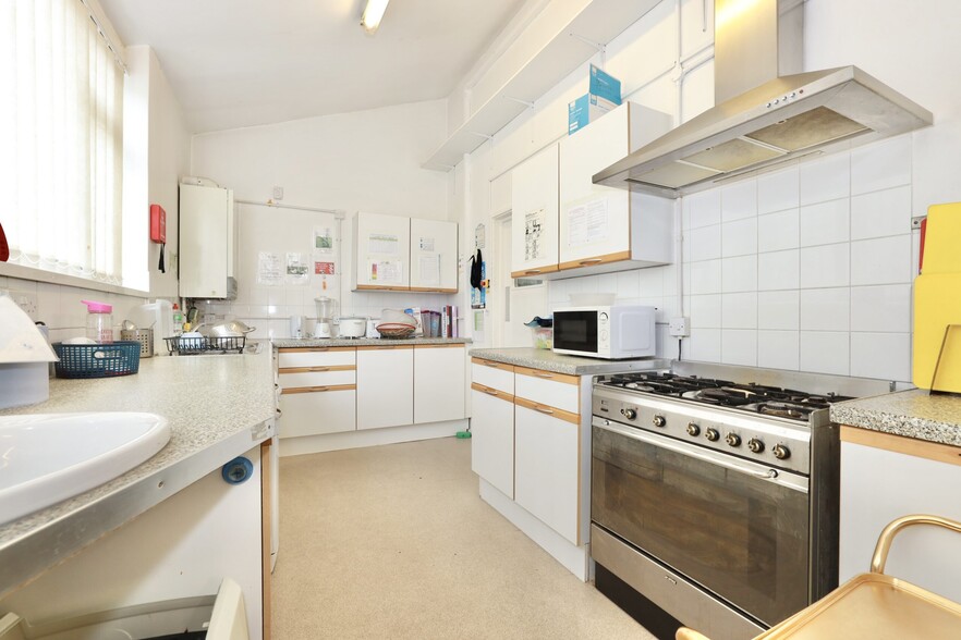 45 Hares Bank, Croydon for sale - Interior Photo - Image 3 of 4