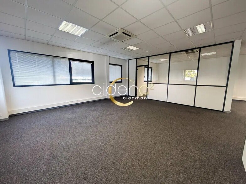 Office in Aubière for lease - Interior Photo - Image 1 of 7