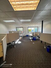 1011 SW Emkay Dr, Bend, OR for lease Interior Photo- Image 2 of 13