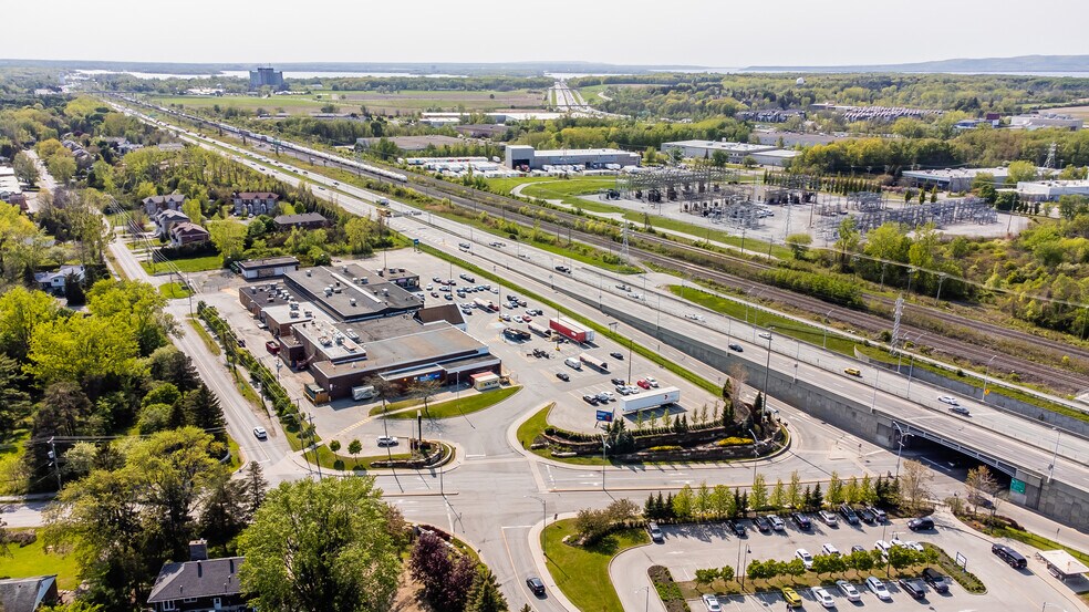 90 Rue Baied'Urfé, QC H9X 3A8 Plaza Baied’Urfé