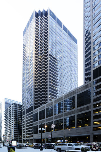 30 S Wacker Dr, Chicago, IL 60606 - Coworking Space | Cityfeet.com