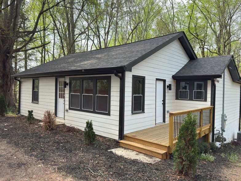 12836 Cumming Hwy, Canton, GA for sale - Building Photo - Image 1 of 2