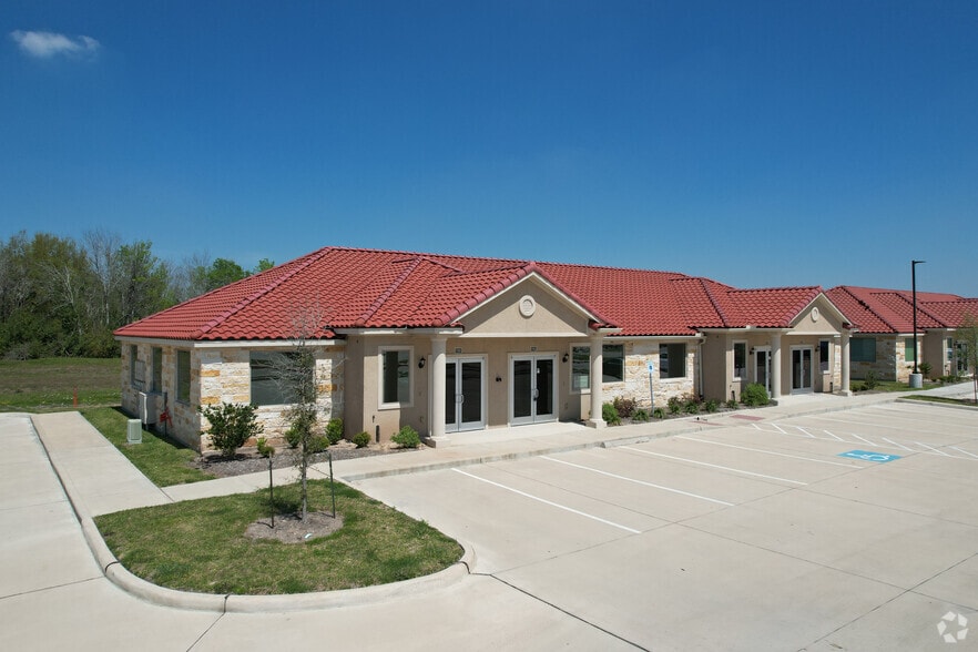 2743 Smith Ranch Rd, Pearland, TX for lease - Building Photo - Image 2 of 7
