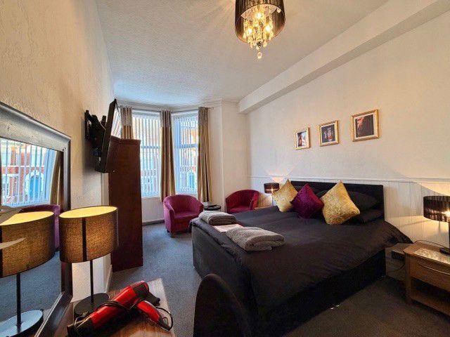 115 Albert Rd, Blackpool for sale - Interior Photo - Image 3 of 16