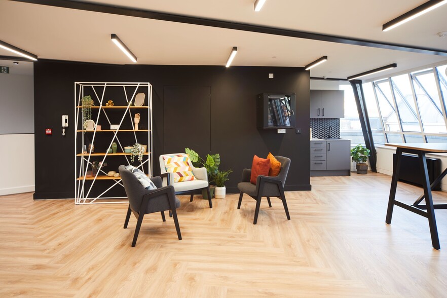 1 Earlham St, London for lease - Building Photo - Image 3 of 7