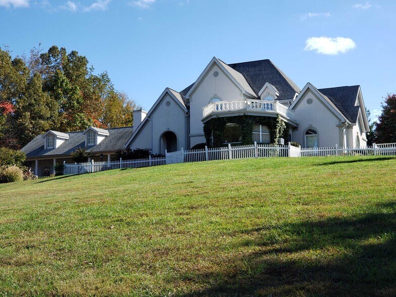 724 Sharp Rd, Sevierville, TN for sale - Building Photo - Image 1 of 1