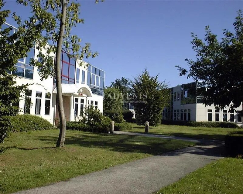 Office in Éragny for lease Building Photo- Image 1 of 2