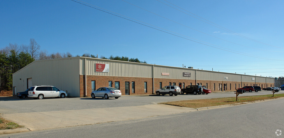 128 Furlong Industrial Dr, Kernersville, NC for lease - Building Photo - Image 1 of 8