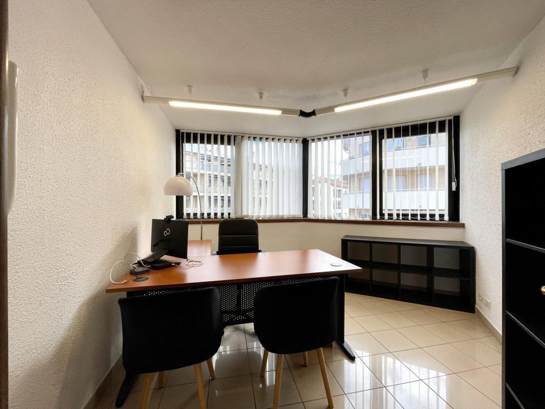 Office in Saint-Raphaël for lease Interior Photo- Image 1 of 13