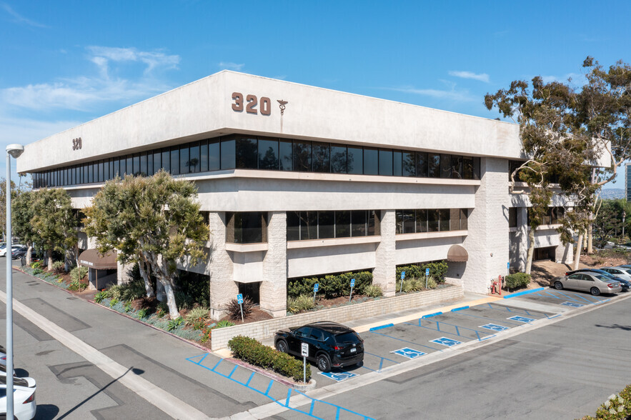 320 Superior Ave, Newport Beach, CA for lease - Primary Photo - Image 1 of 59