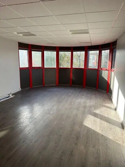 Office in Mont-Saint-Aignan for lease - Interior Photo - Image 3 of 5