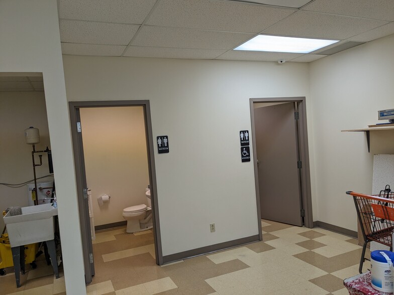 4579-4695 Great Northern Blvd, North Olmsted, OH for lease - Interior Photo - Image 3 of 8