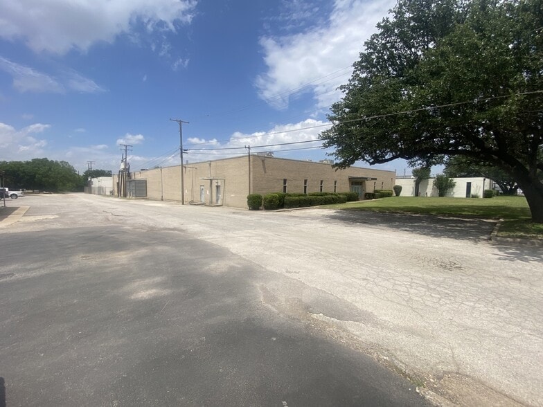 2930 W Pafford St, Fort Worth, TX for lease - Building Photo - Image 1 of 8