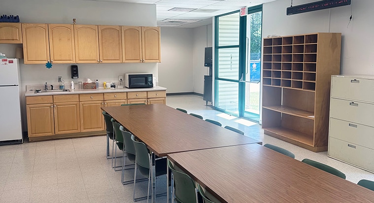 751-761 W Hundred Rd, Chester, VA for lease - Building Photo - Image 3 of 7