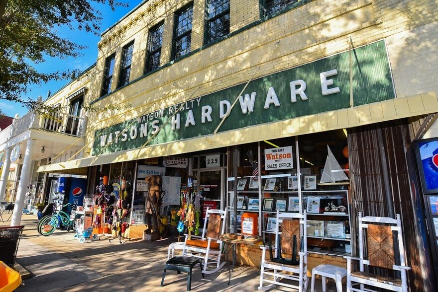 219-225 Mason Ave, Cape Charles, VA for sale - Primary Photo - Image 1 of 1