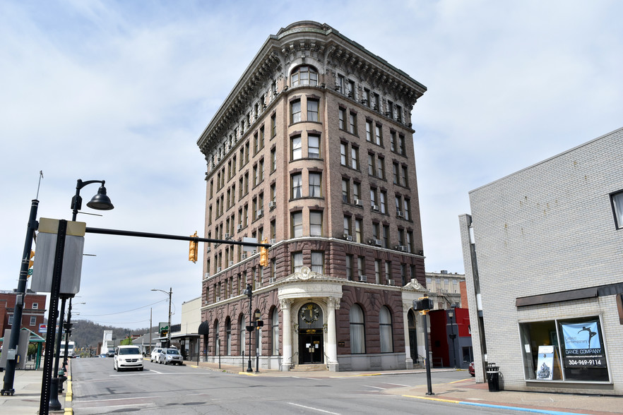 400 W Main St, Clarksburg, WV for sale - Building Photo - Image 1 of 1