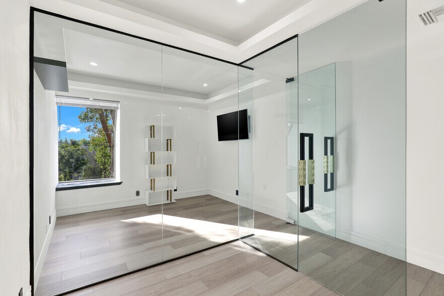 23276 S Pointe Dr, Laguna Hills, CA for lease - Interior Photo - Image 2 of 6