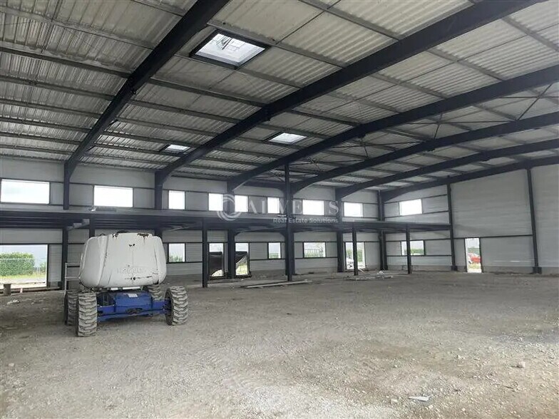 Flex in Saint-Pierre-des-Corps for lease - Construction Photo - Image 2 of 7