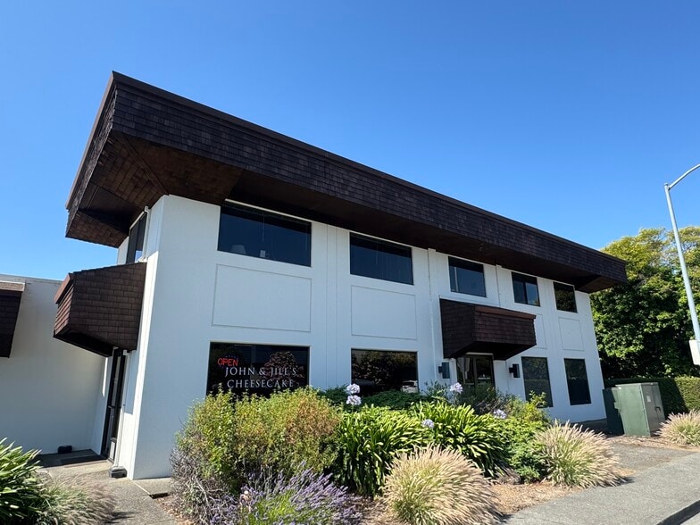 4 Commercial Blvd, Novato, CA for lease - Building Photo - Image 1 of 33
