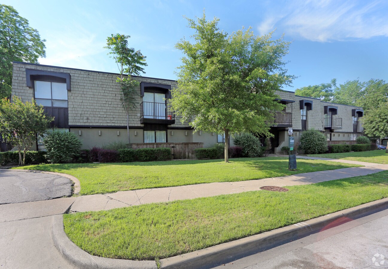 28082816 Throckmorton St, Dallas, TX 75219