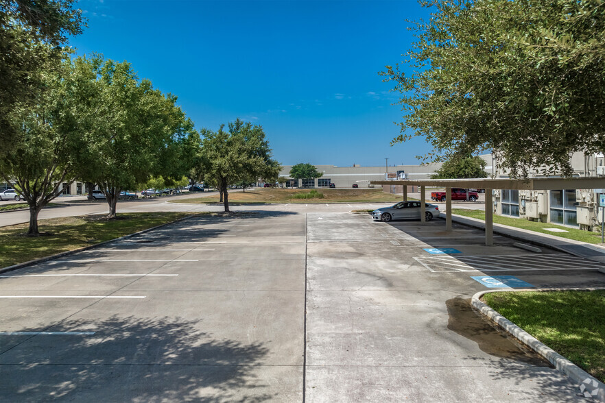 10511 Kipp Way Dr, Houston, TX for lease - Building Photo - Image 1 of 2