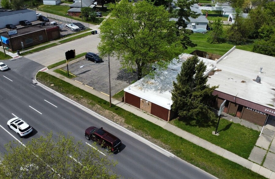 26684 Grand River Ave, Redford, MI for sale - Primary Photo - Image 1 of 16