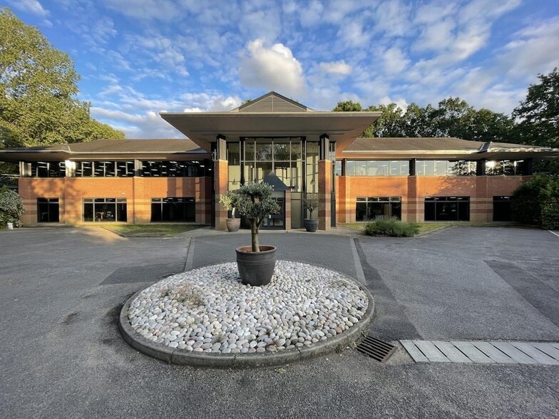 Milton Rd, Uxbridge for lease - Building Photo - Image 1 of 14