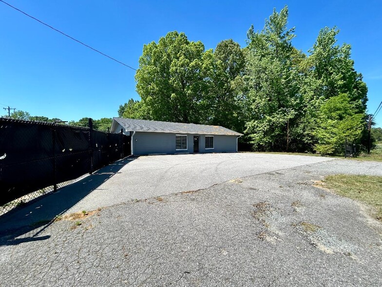 3301 W Roosevelt Blvd, Monroe, NC for lease - Building Photo - Image 3 of 21