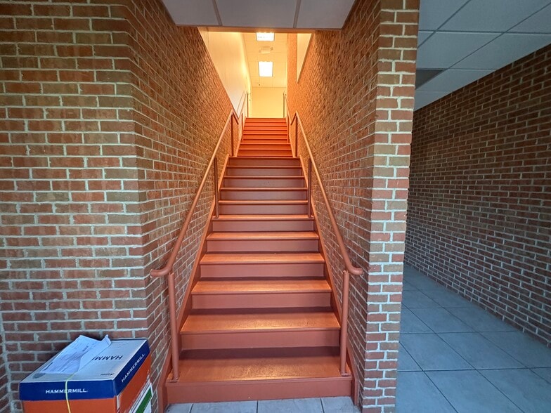 399 Oak St, South Amboy, NJ for lease - Building Photo - Image 3 of 9