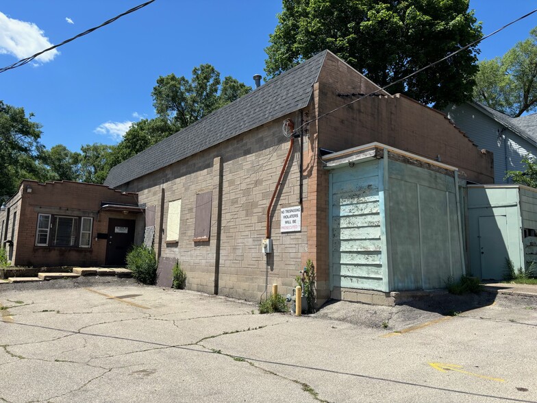 530 Center Ave, Janesville, WI for sale - Primary Photo - Image 1 of 1