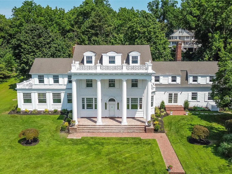 158 E Shore Rd, Halesite, NY for sale - Building Photo - Image 1 of 31