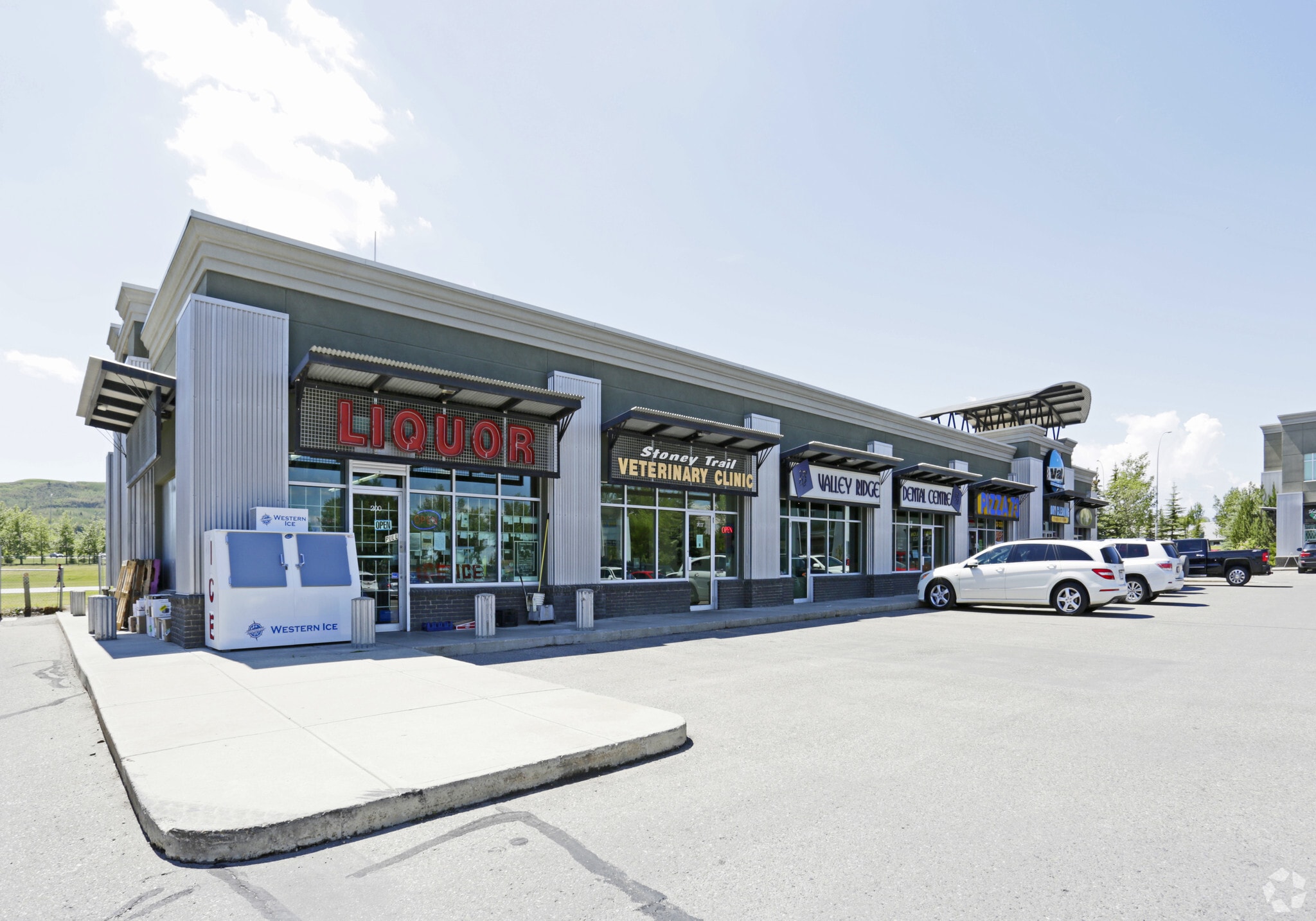 11245 Valley Ridge Dr NW, Calgary, AB for sale Primary Photo- Image 1 of 1