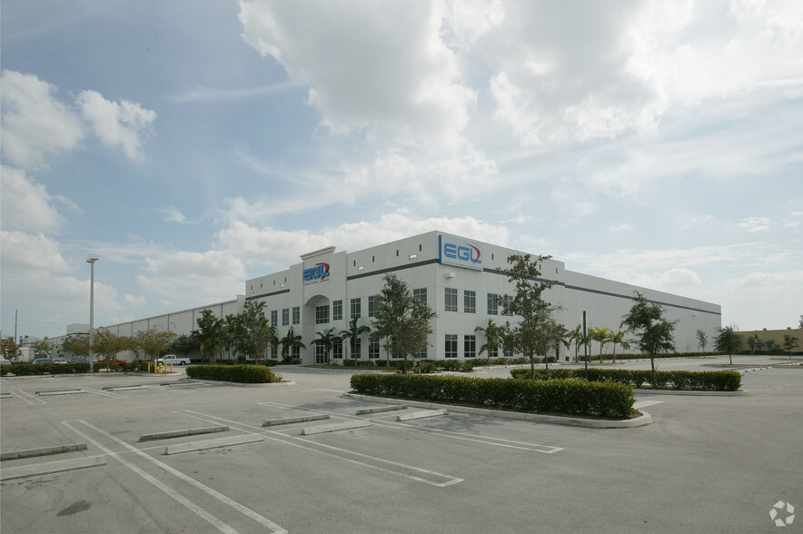 5601 NW 72nd Ave, Miami, FL for lease - Building Photo - Image 1 of 11