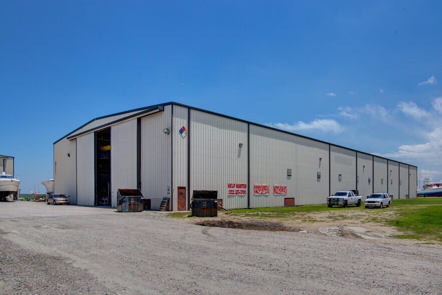 829 B Harbor, Wanchese, NC 27981