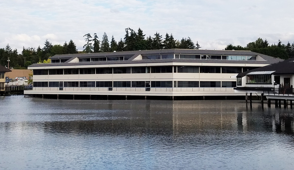 40 Lake Bellevue Dr, Bellevue, WA for lease - Primary Photo - Image 2 of 8