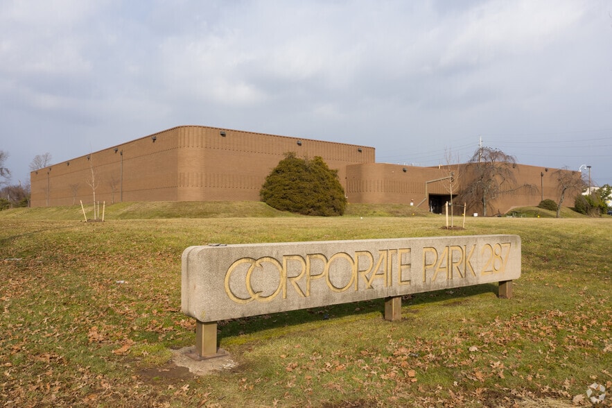 2 Corporate Pl, Piscataway, NJ for lease - Building Photo - Image 2 of 4