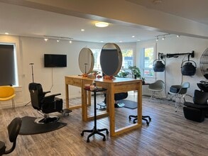 17 Av De La Baie-De-Valois, Pointe-claire, QC for lease Interior Photo- Image 2 of 11