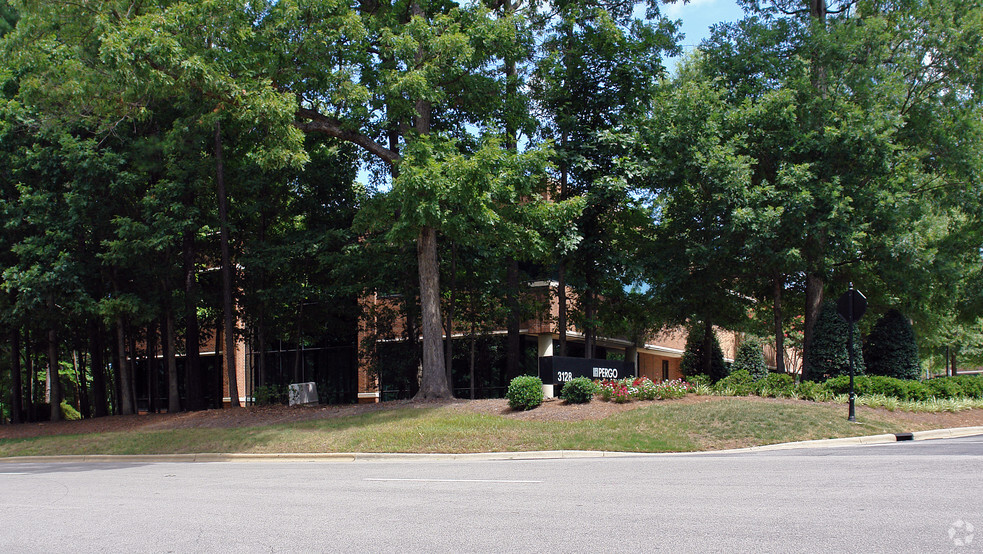 3128 Highwoods Blvd, Raleigh, NC for lease - Building Photo - Image 2 of 11